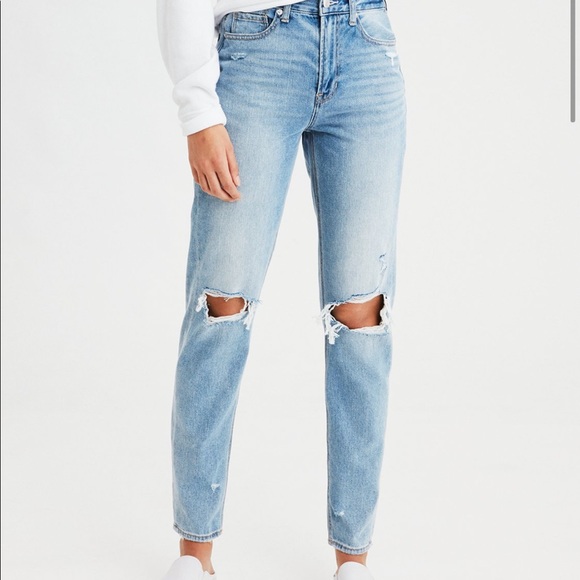 American Eagle Outfitters Denim - NWT American Eagle Mom Jean Size 2